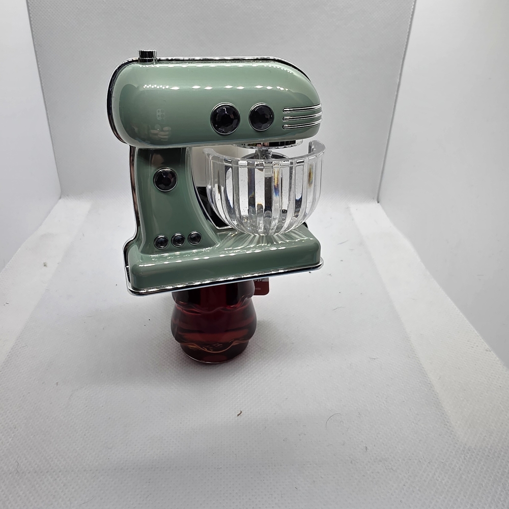 Bath & Body Works Green Mixer Decor